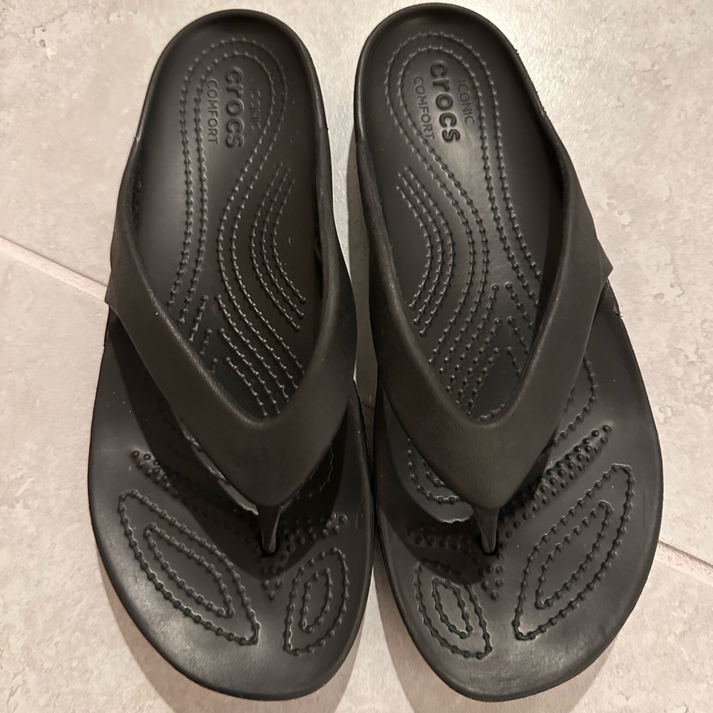 CROCS Black Textured Sole Sandals